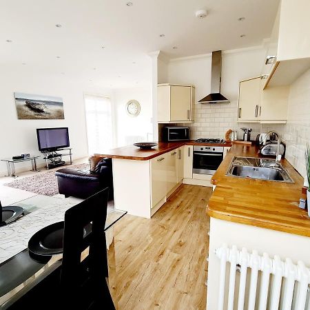 Seas The Day - Beachfront Apartment - Sleeps 4 Ramsgate Exterior foto